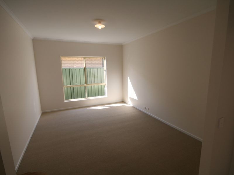 31 Macmillan Avenue, Mawson Lakes SA 5095