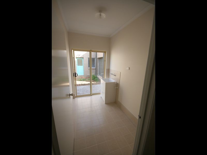 31 Macmillan Avenue, Mawson Lakes SA 5095