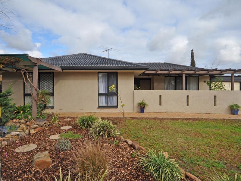 7 Campbell Drive, Para Hills SA 5096