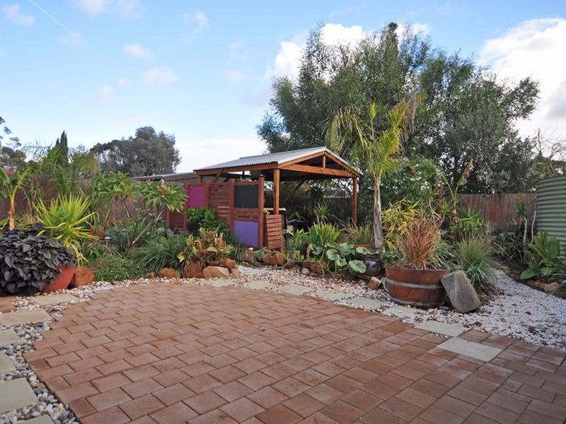 7 Campbell Drive, Para Hills SA 5096