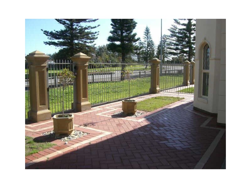 7 Foremost Court, North Haven SA 5018