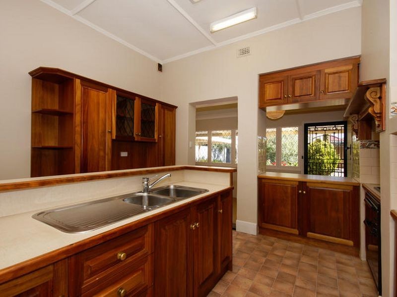 8 Gowland Street, Broadview SA 5083