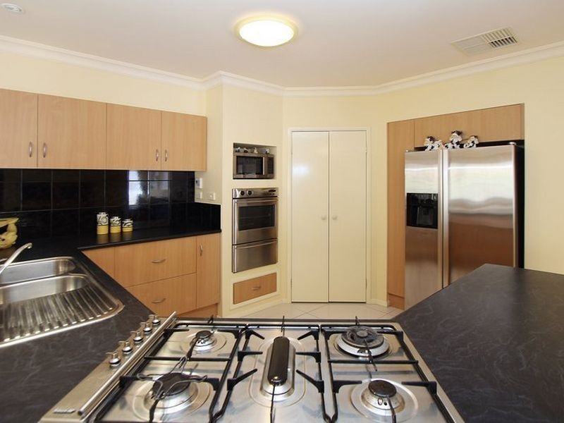 2 Waterview Crescent, Gulfview Heights SA 5096