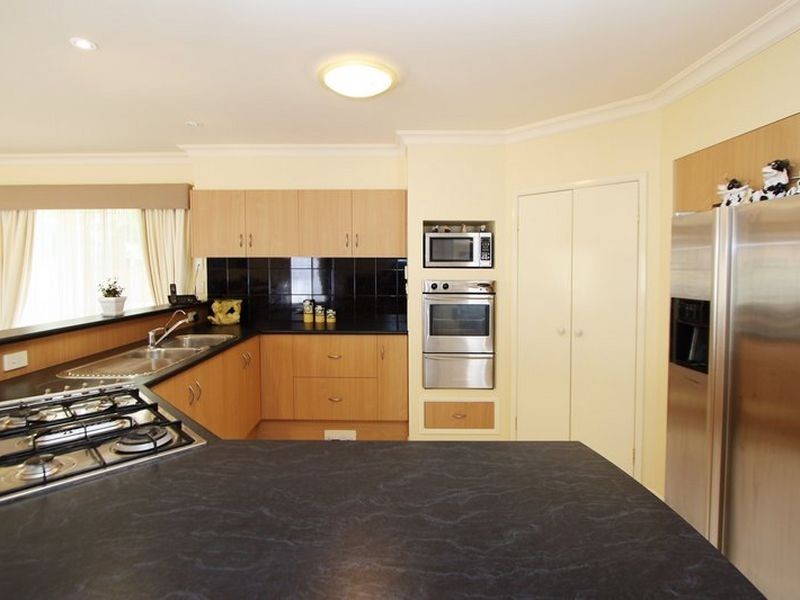 2 Waterview Crescent, Gulfview Heights SA 5096