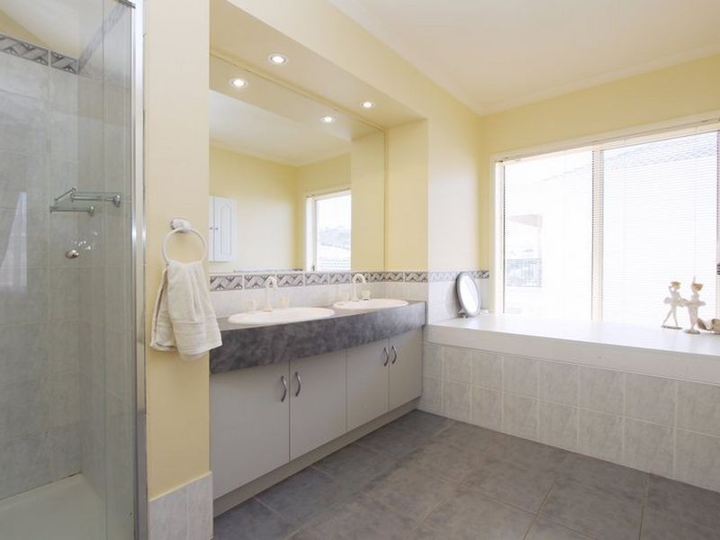 2 Waterview Crescent, Gulfview Heights SA 5096