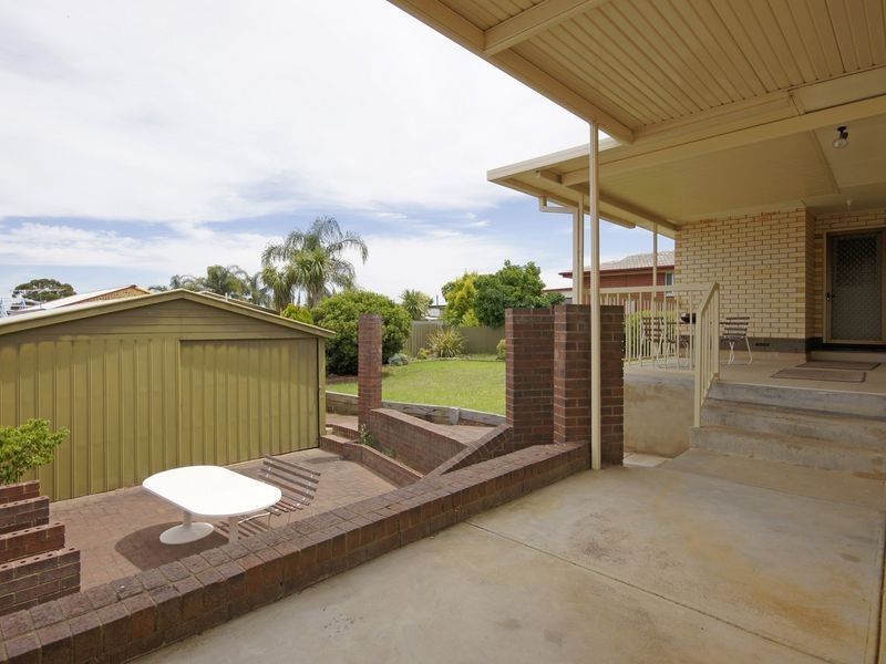 4 Bayvue Crescent, Ridgehaven SA 5097