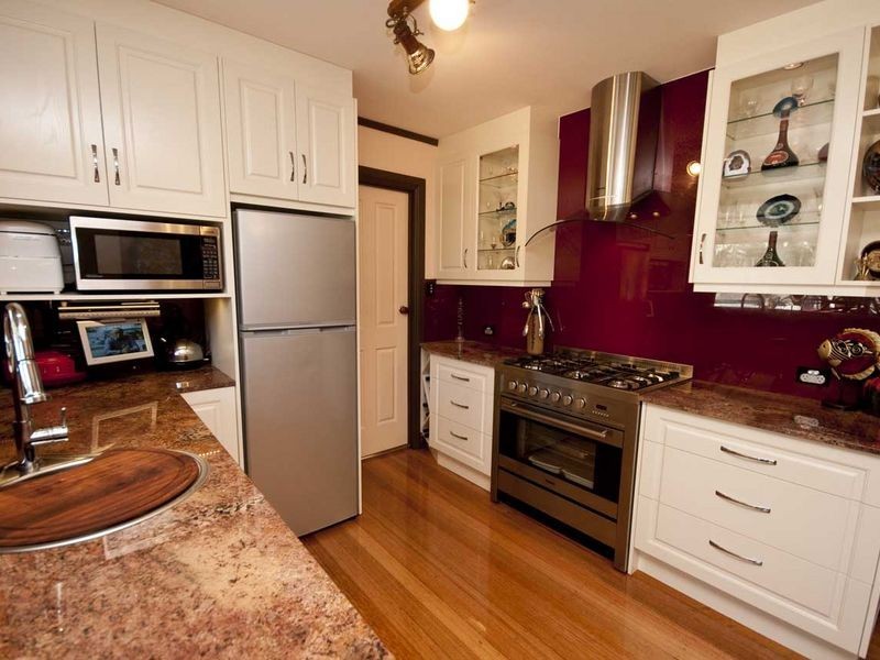 1 Carnarvon Avenue, Redwood Park SA 5097