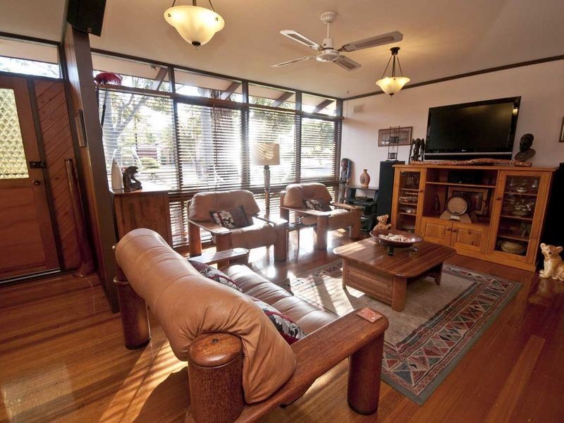 1 Carnarvon Avenue, Redwood Park SA 5097