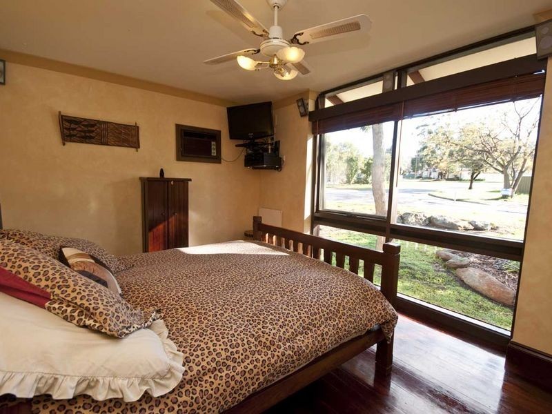 1 Carnarvon Avenue, Redwood Park SA 5097