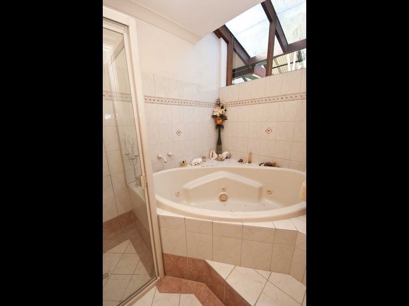 1 Carnarvon Avenue, Redwood Park SA 5097