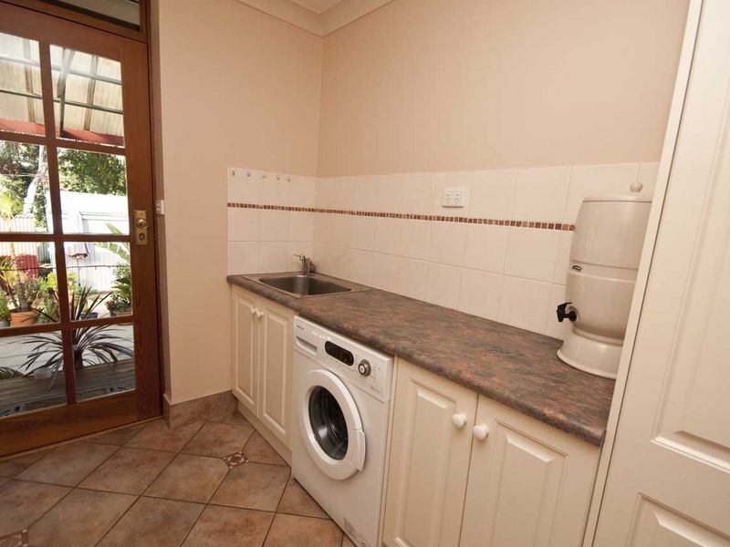 1 Carnarvon Avenue, Redwood Park SA 5097