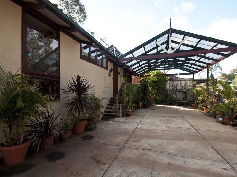 1 Carnarvon Avenue, Redwood Park SA 5097