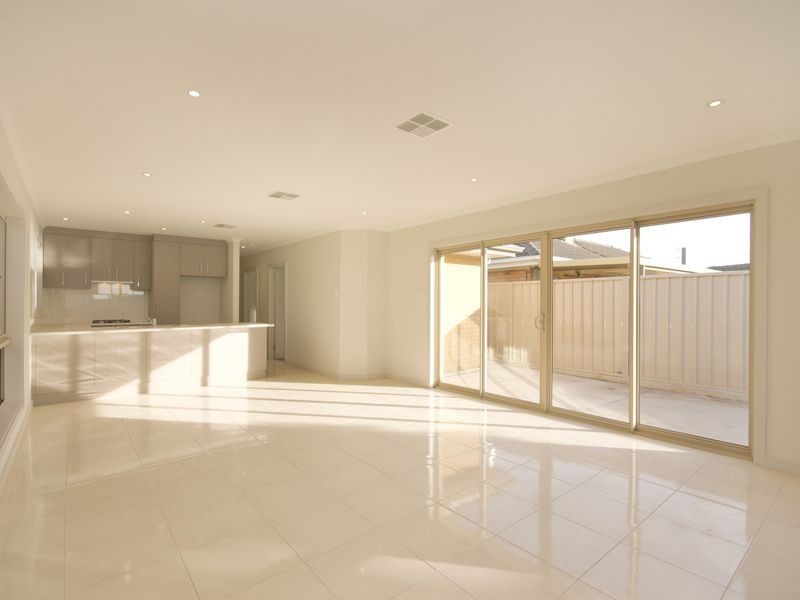 36 Milne Road, Para Hills SA 5096