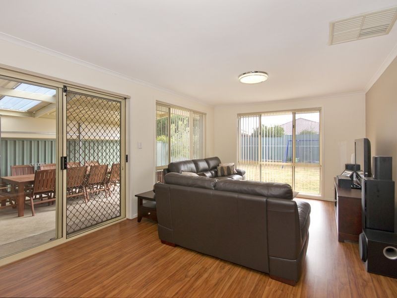9 Lakeside Drive, Paralowie SA 5108