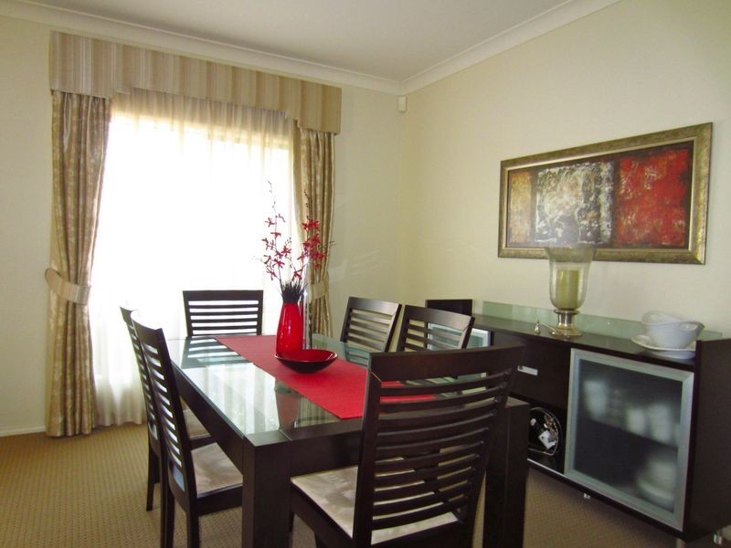 33 Windermere Crescent, Mawson Lakes SA 5095