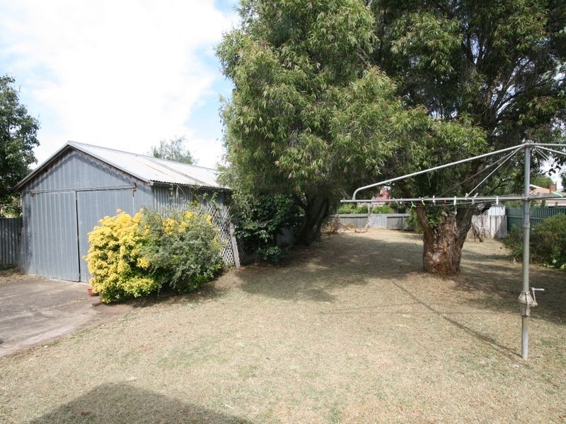 13 Tenth Avenue, St Peters SA 5069
