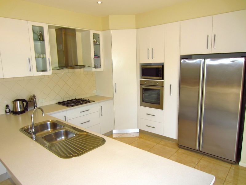 33 Windermere Crescent, Mawson Lakes SA 5095