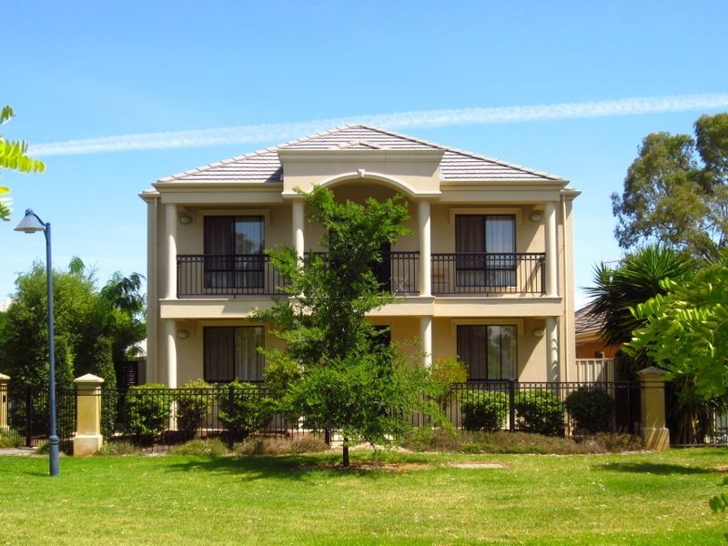 33 Windermere Crescent, Mawson Lakes SA 5095