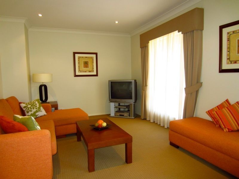 33 Windermere Crescent, Mawson Lakes SA 5095