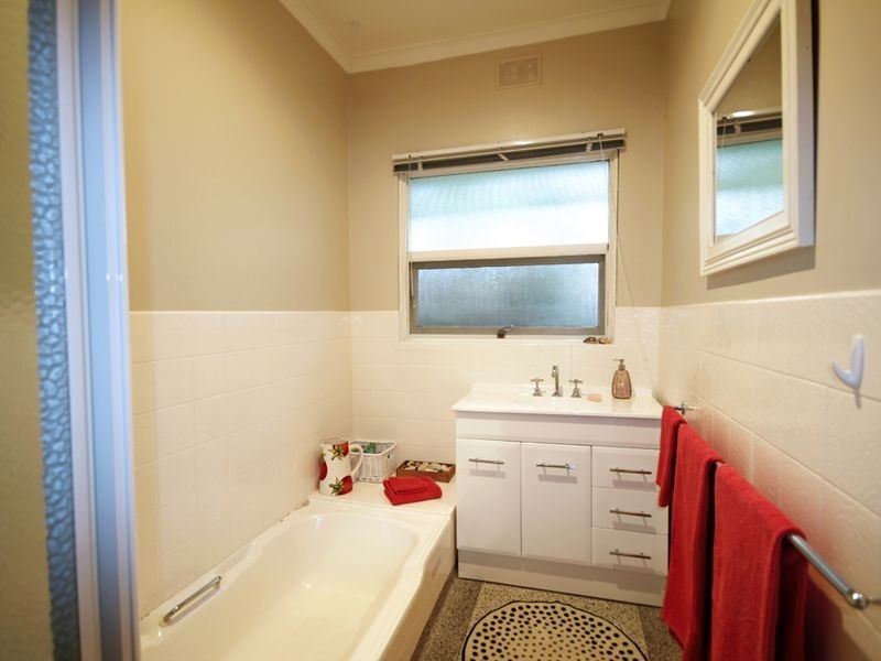 13 Lomman Avenue, Newton SA 5074