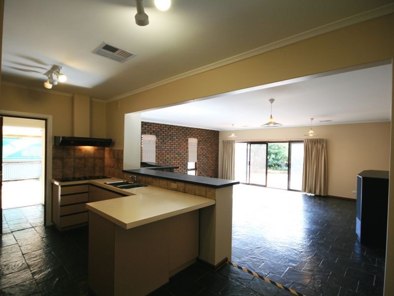 6 Gulfview Parade, Valley View SA 5093