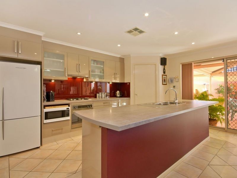 6 Seppelt Court, Woodcroft SA 5162