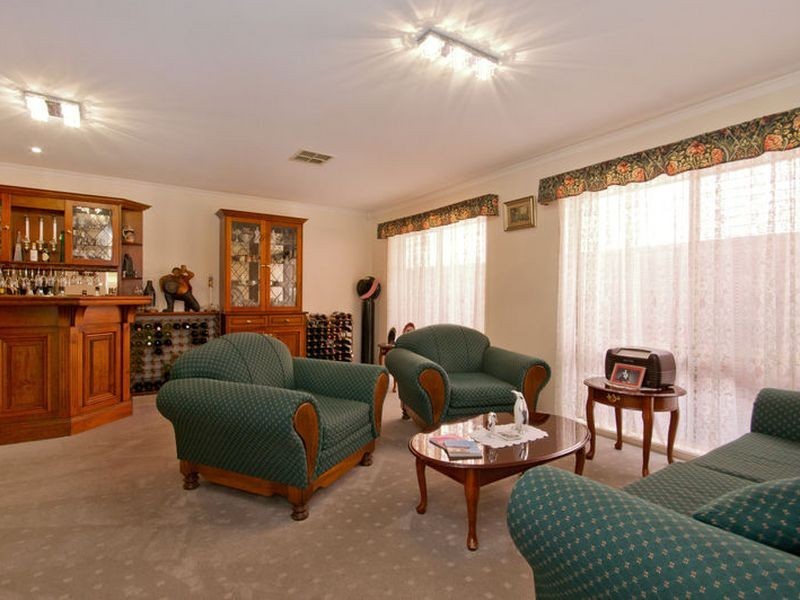 6 Seppelt Court, Woodcroft SA 5162