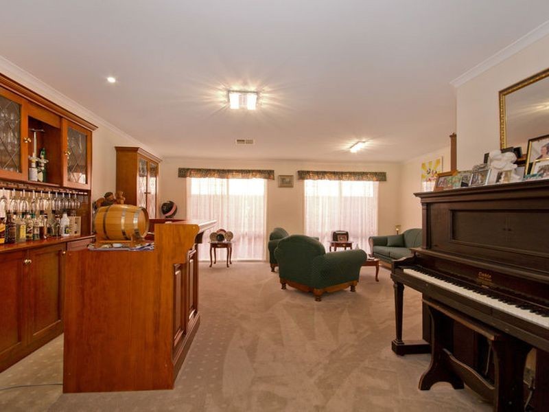 6 Seppelt Court, Woodcroft SA 5162