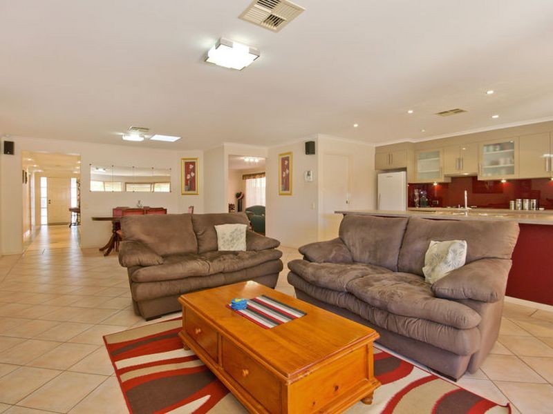 6 Seppelt Court, Woodcroft SA 5162