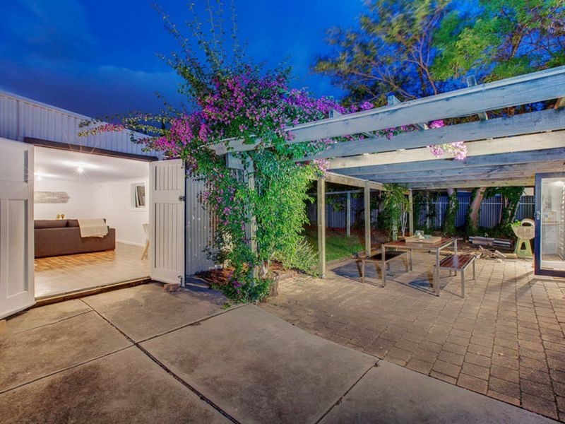 18 Corinda Avenue, Kensington Park SA 5068