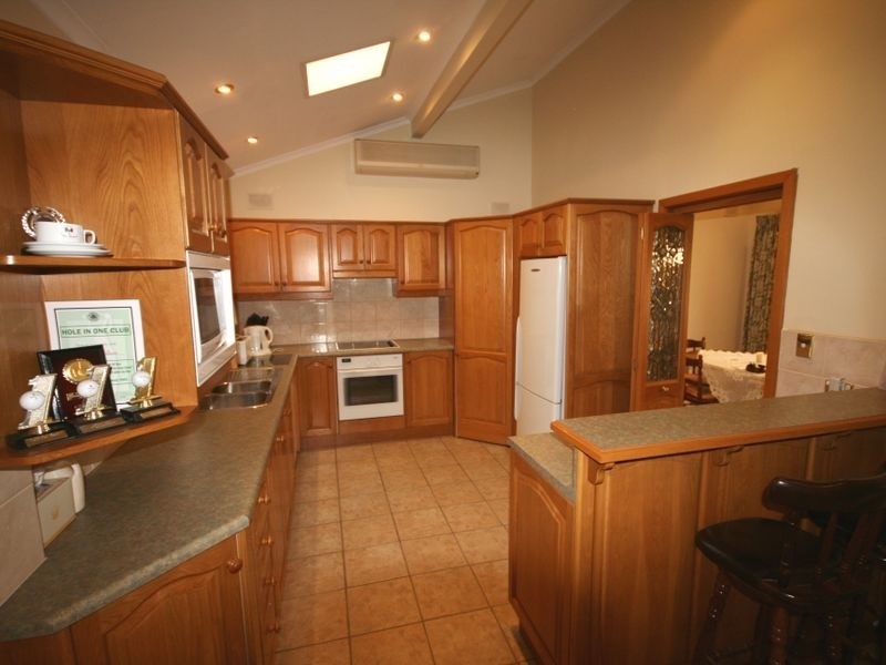 10 Delmonte Cl, Fairview Park SA 5126