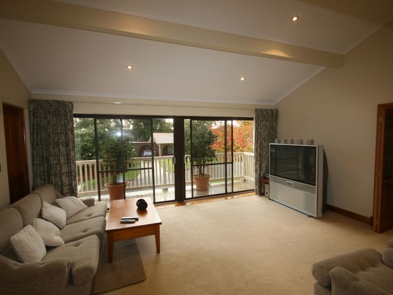 10 Delmonte Cl, Fairview Park SA 5126