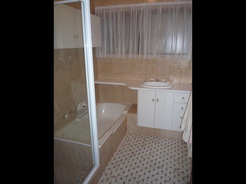 16 The Parkway, Paradise SA 5075