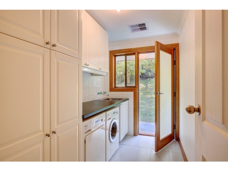 8 Cox Creek Road, Crafers SA 5152