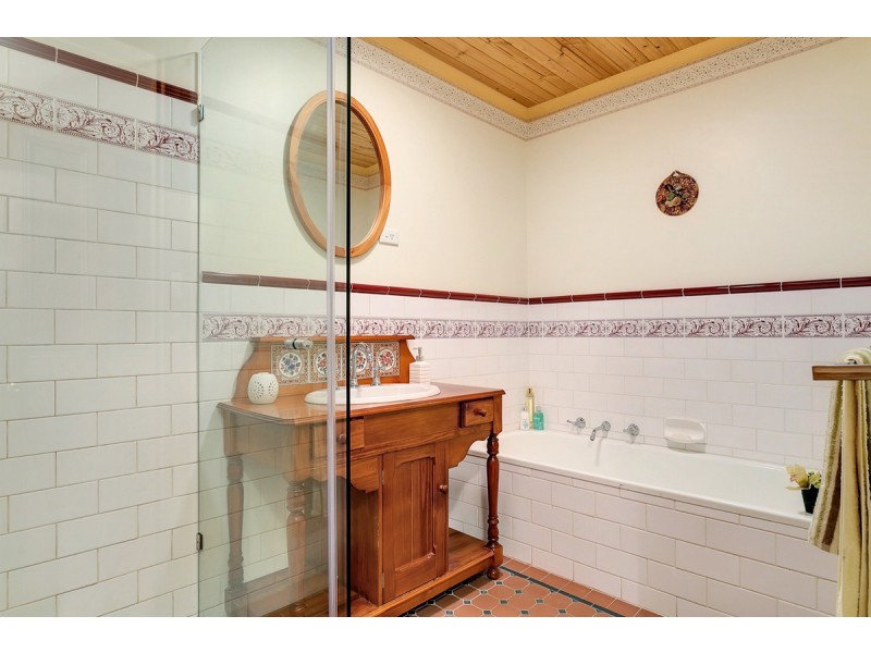 18 Mountford Avenue, Bridgewater SA 5155