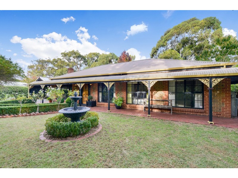 16 Cummins Drive, Summertown SA 5141