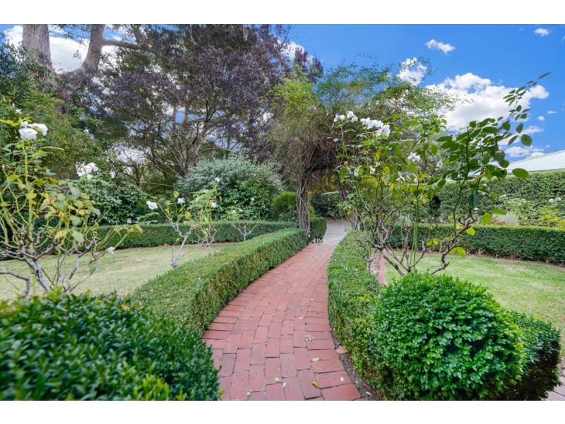 16 Cummins Drive, Summertown SA 5141