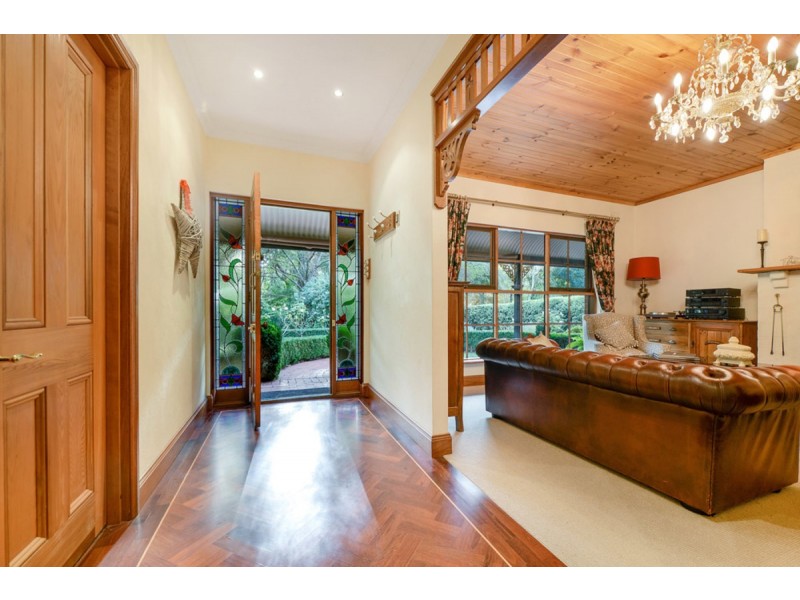 16 Cummins Drive, Summertown SA 5141