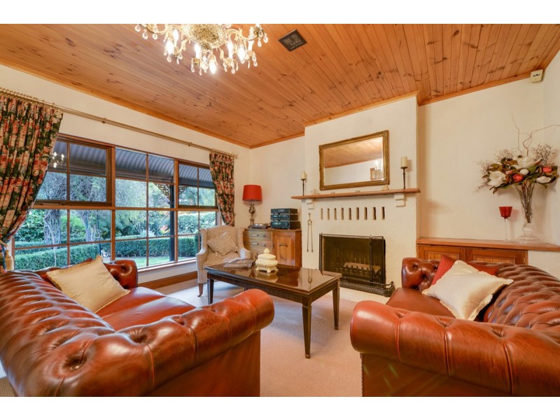 16 Cummins Drive, Summertown SA 5141