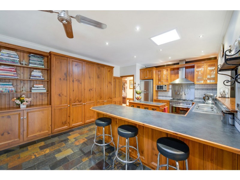 16 Cummins Drive, Summertown SA 5141