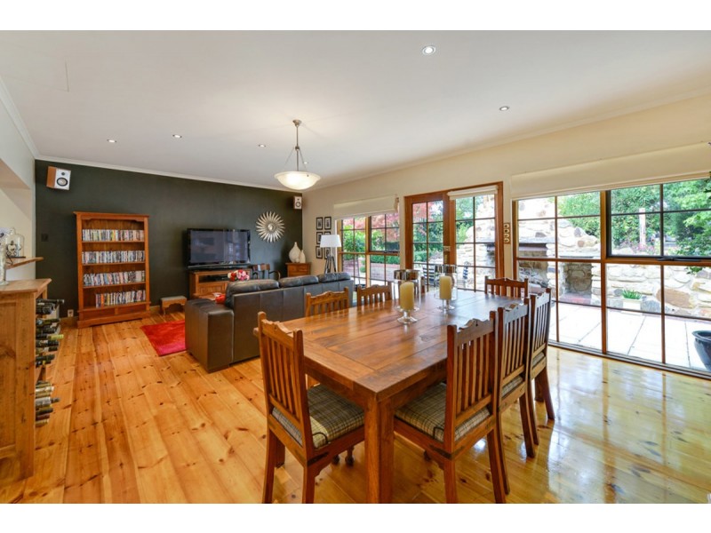 16 Cummins Drive, Summertown SA 5141