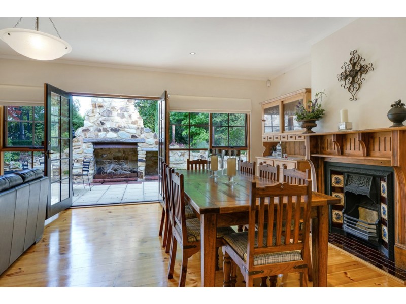 16 Cummins Drive, Summertown SA 5141