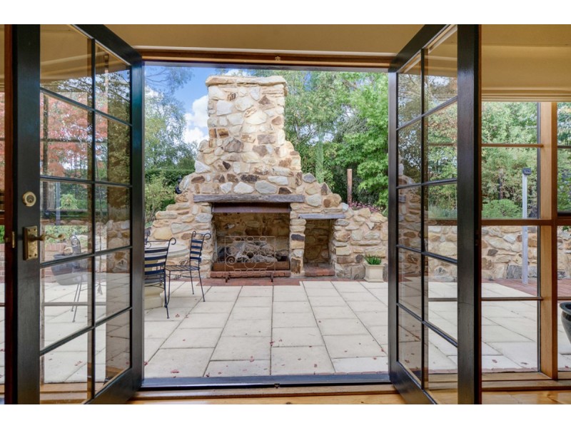 16 Cummins Drive, Summertown SA 5141