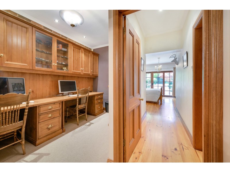 16 Cummins Drive, Summertown SA 5141