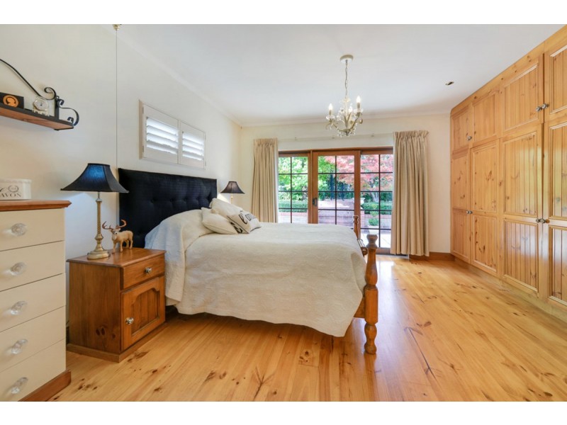 16 Cummins Drive, Summertown SA 5141