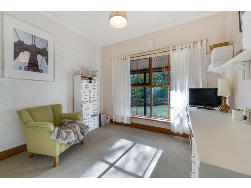 16 Cummins Drive, Summertown SA 5141