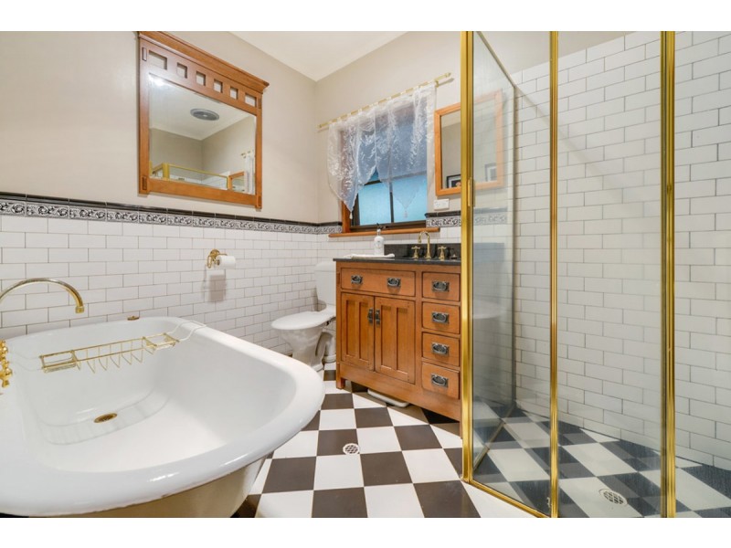 16 Cummins Drive, Summertown SA 5141