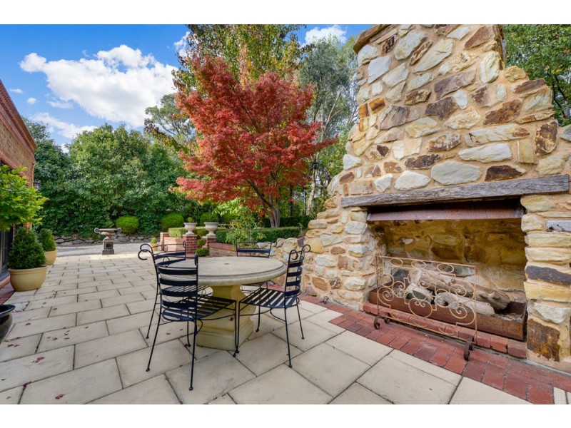 16 Cummins Drive, Summertown SA 5141