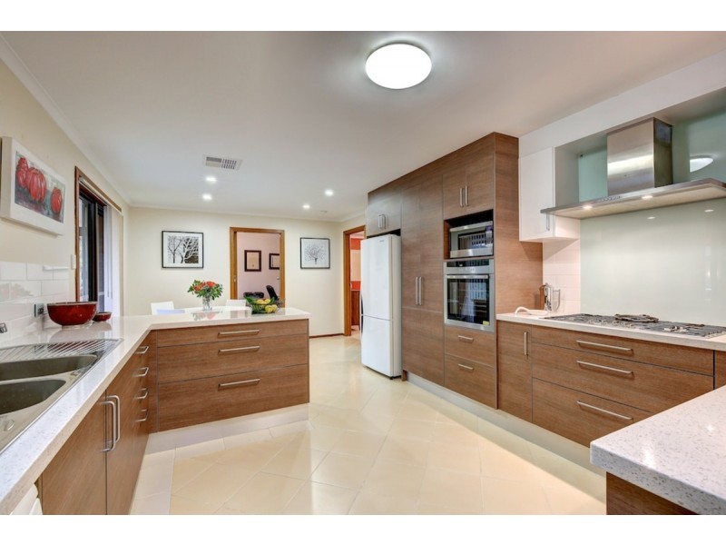 68 Emmett Road, Crafers West SA 5152