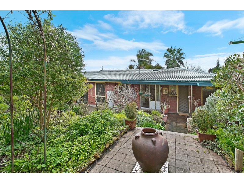 10 Sandpiper Crescent, Aberfoyle Park SA 5159